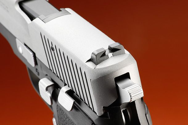 法執行機関に愛されたエリートガン「SIG P228 Two-Tone EVO2 フレーム