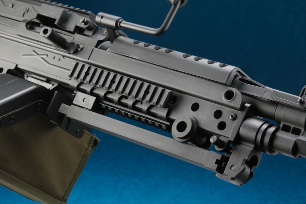 ボックスマガジン仕様のマシンガンが登場！「S&T M249 PARA & SAW