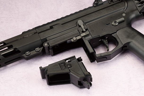 SMGマガジンハウジングがシリーズ初登場「C.A.T. Versatile-8