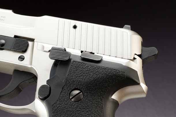 タナカ SIG P228 エボリューション2“ウォームシルバーコーティング” オールヘビーウエイトモデルガン
