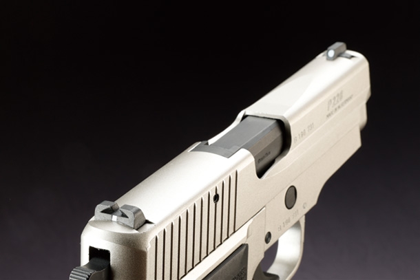 タナカ SIG P228 エボリューション2“ウォームシルバーコーティング” オールヘビーウエイトモデルガン