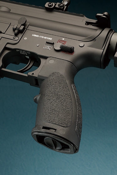 E&C M27 IAR（Kestrel V2 BASIC搭載）電動ガン ブラック／デザートカラー／タンカラー