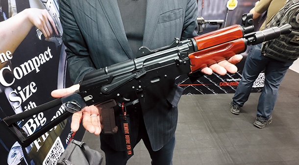 VFC   AVS74Uガスブローバックガン