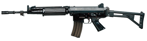 銃刀法によるパワー規制がなかった1980～1990年代にかけて作られた、特に写真のアサヒファイアアームズFNCのようなBV式ガスガンは銃刀法が規定したジュール数を超える恐れがあります