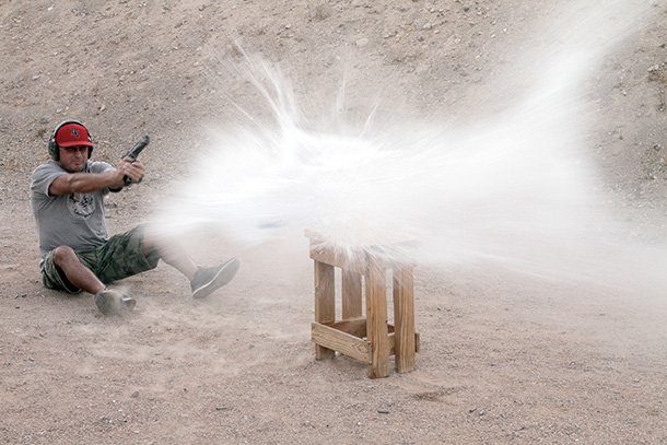 エアガンでも人気のあるデザートイーグル.50AE実銃の威力は2,200ジュール。エアガンの約2,000倍、ライフル並みの威力を発揮する（PHOTO：SHIN）