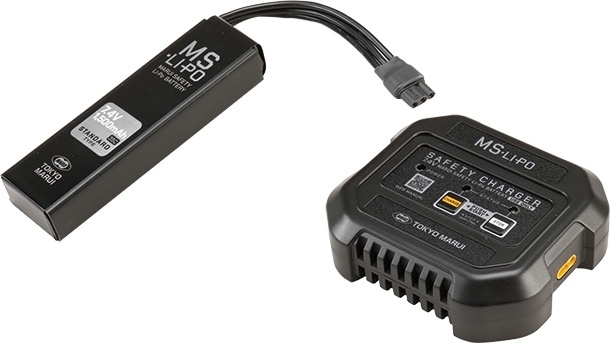 初めて電動ガンを購入する場合は初期投資としてバッテリーと充電器が必要になる。銃本体だけではなくグッズ類の予算も考慮しておきたい