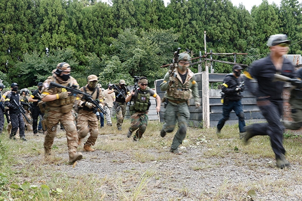 参加者が100名を超える定例会もあり、少人数とは違ったゲームが楽しめるもの定例会の魅力のひとつです