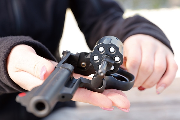 「ハンドガンの射撃準備」ガスブローバックガン／ノンブローバックガスガン