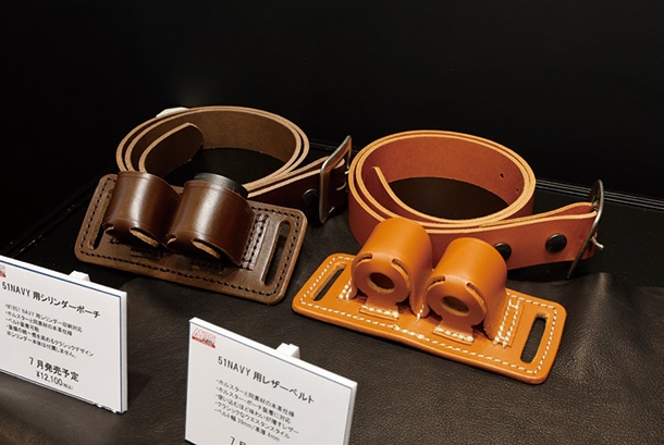 51 NAVY用レザーシリンダーポーチとベルト幅39mmの51 NAVY用レザーベルト
